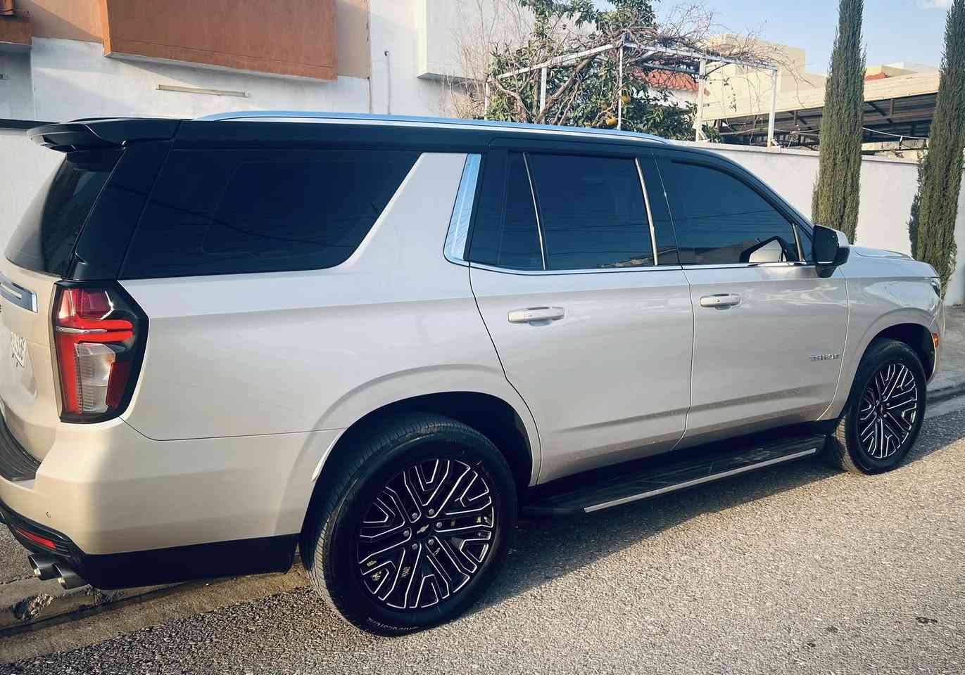 تاهو تلو كلر خليجي شركة المنصور موديل ٢١بيها باج تضليل رقم دهوك مكانها اربيل كفاله عامه ما عدا البارد في جاملغ الأمامي ماشيه ١٩٦ الف سياره جديده من كل نواحي فئة سياره BH السعر ٤٢ الشراي يتصل ع الرقم ***********

