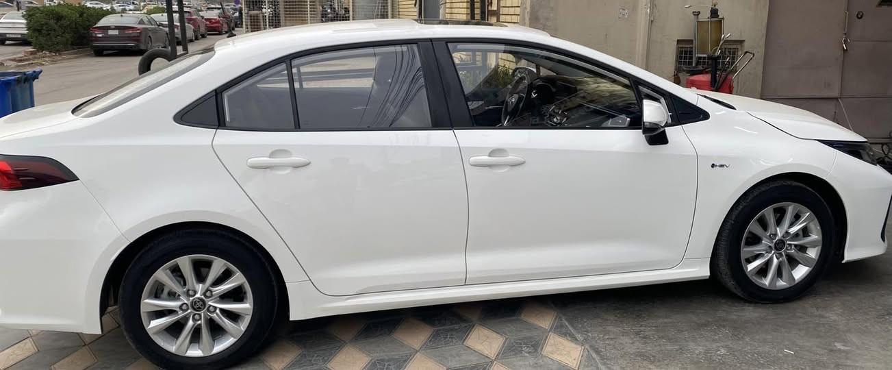 السلام عليكم عندي كورلا  موديل ٢٠٢٤  وارد صيني هايير   مكفوله كفاله عامه. من الصبغ والضرر. السياره باسمي  مرقمه بغداد. الرقم الإنكليزي.  مواصفاتها. بصمه  ويل. كب   تبريد قطعتين. كراسي كهرباء  واحد. جلد اصلي. محرك السياره ١٨٠٠ ماشيه السياره ١٤ الف  معروفه.السوك مواصفها مكان السياره بغداد المنصور مقابل مطعم زرزور   الاتصال على الرقم ***********
