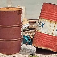 براميل نفط اثنين اثنينهم ب 15 الف حديد كلش زينات   عندي توصيل اذا داخل...