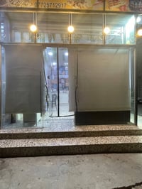 محل للبيع • واجهة