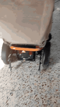 السلام عليكم كرسي كهربائي للبيع مكاني بغداد سعر ٤٥٠ وبيها مجال  مكاني بغداد ***********
