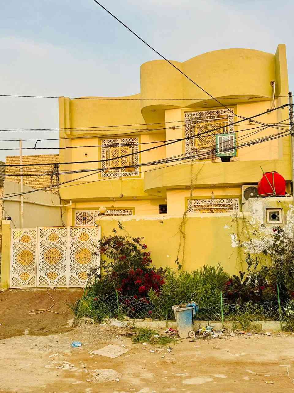 يا الله(   🫡) بيت 🏡 للبيع ( مساحته ٢٠٠ متر طابقين ) مكانه نجف مجمع بيتي مقابيل مجمع لكرار يم حي لنداء مكانه كلش حلو 🤩( وره شارع٦٠ لتجاري ——شارع لبيت ١٢ 🤩)شغل لبيت كله درجه اولئ —-  #لكهرباء بوايري دفن شغل حديث لرضيه بورسلين لدرجه اولئ لثقيل درجه اولئ صب كون كوريت كله شيش ابو 5 لصطح لتجشريف ملبوخه # مطبك شتايكر لدرجه اولئ طابوك جمهوري تئسيس كامرات شبكه ضويه —🤩خطوط مدرسيه 🚌لمدرسه خلفه مباشرتن ماي 💦بل باب لكهرباء ✅يحتوي لبيت عله سته ٤ غرف نوم 🛌 يحتوي لطابق( لول ثنين ٢ غرف نوم 🛌 وصاله ومطبخ وصحيات وصحيات عدد ٢ وكشوفه وستقبال 🤩يحتوي لطابق لثاني اربعه ٢ غرف نوم 🛌 وصاله وصحيات عدد ٢ ومنور خارجي خريطة كلش حلوه 🤩✅( لسعر 140 وبي مجال لشراي) استفسار نتصال او تساب *********** 
***********  📞🧿🧿
