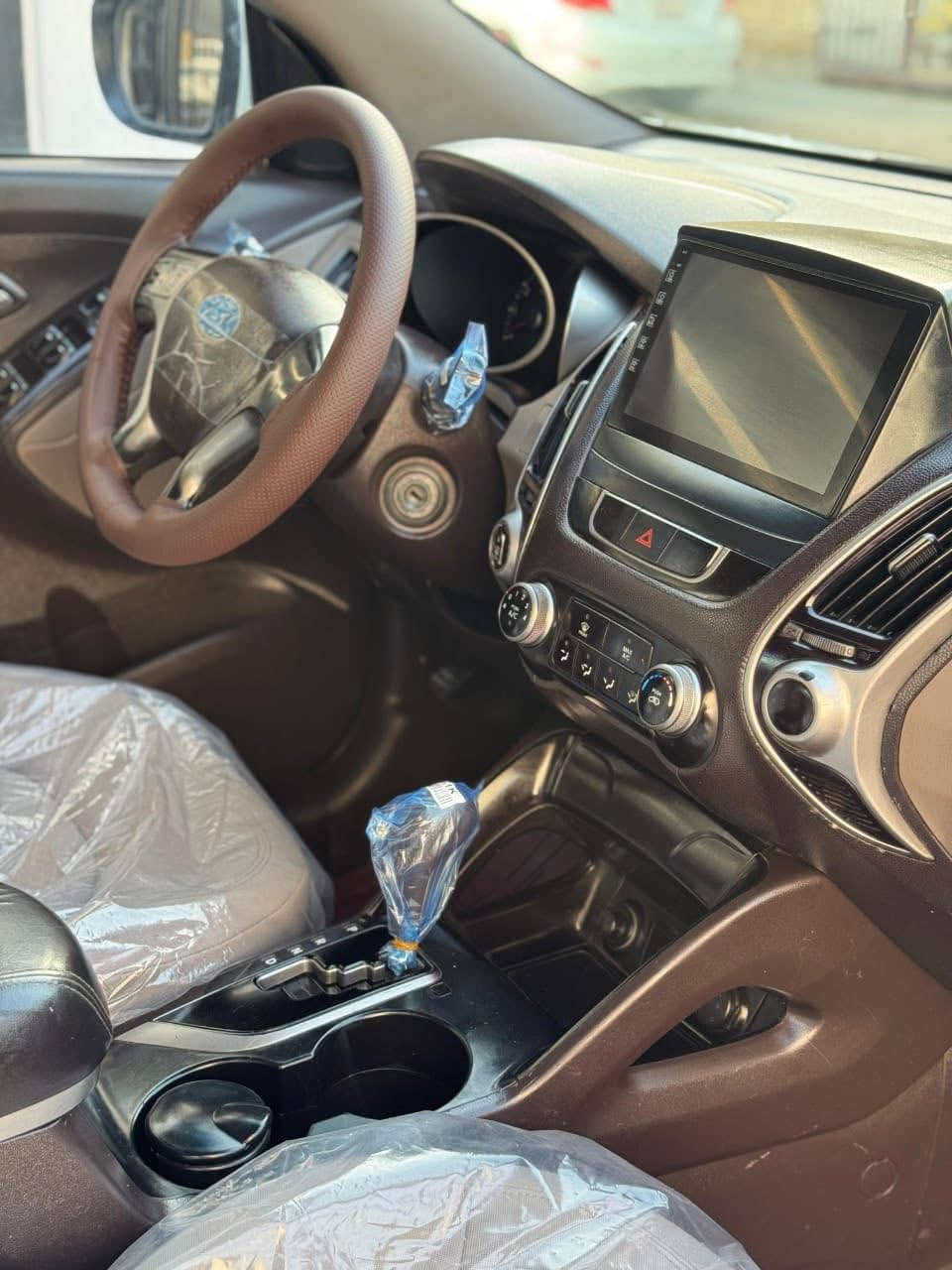 السلام عليكم توسان  خليجي موديل 10 
بيه  شويه داير والباب صبغ  سونار موجود 
مكاني بابل حله ماشيه 125 رقم بغداد بسمي
مكاني بابل حله نادر *********** 
السعر 125 وبيه مجال شي بسيط
