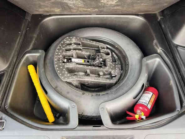 السلام عليكم سيارة جيب لامتد أمريكي رقم اربيل واسم السنويه بأسمي موديل 22 نظيفه  ولارباكات غير طاكه وتبديل البيبان الثنين جهة اليمين وبيهم زلغ ومكفوله من الصبغ  وصور الحادث موجود داخل المنشور ورقم الشاصي موجود داخل الصور يلي يحب يتأكد السعر 3 دفاتر وبيه مجال للاستفسار على رقم الهاتف *********** البصرة
