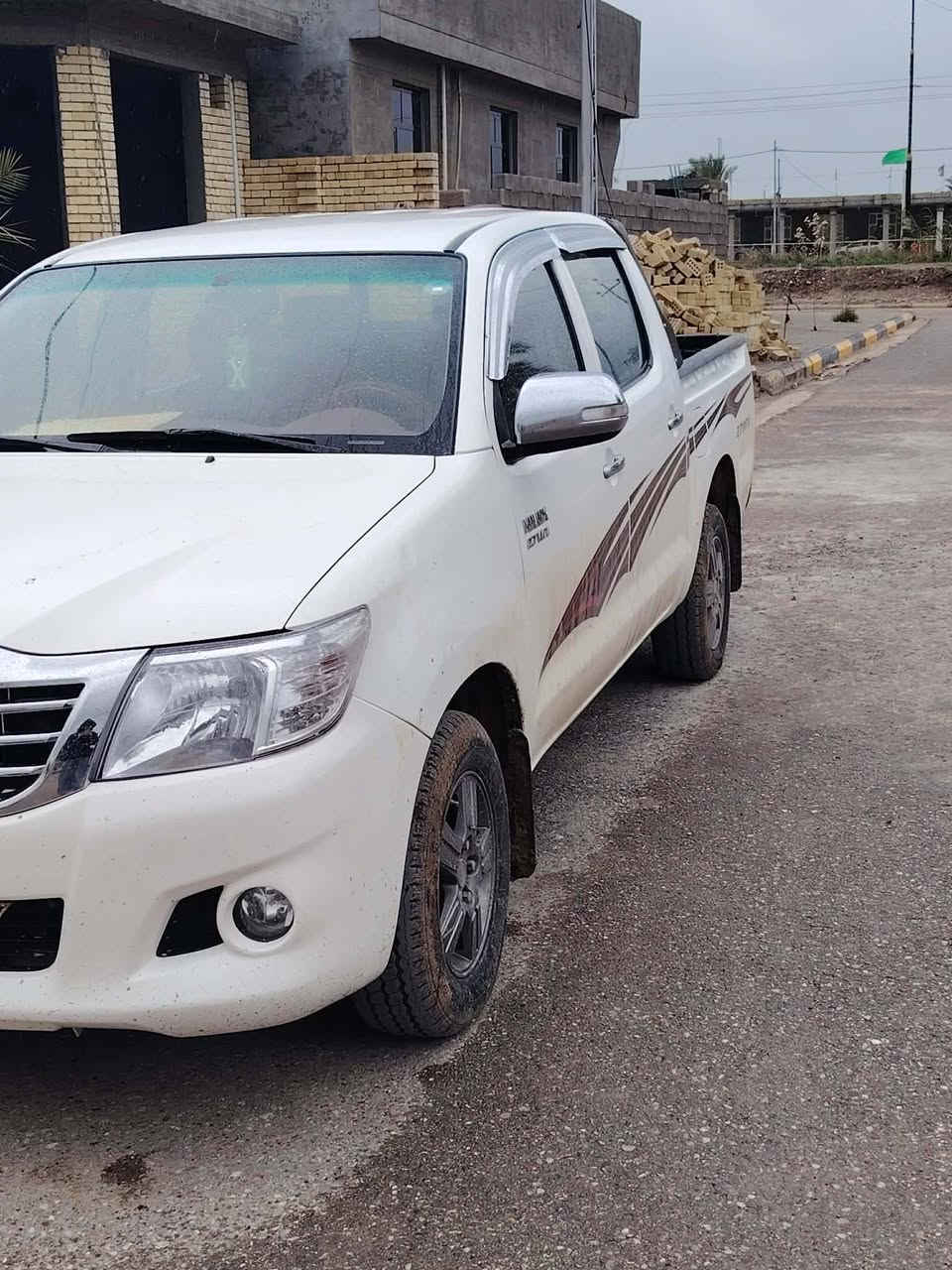 سلام عليكم البيع هايلوكس موديل 2014 رقم دهوك سنويه2027  شاصي 12 السعر175 وبيه مجال ***********
