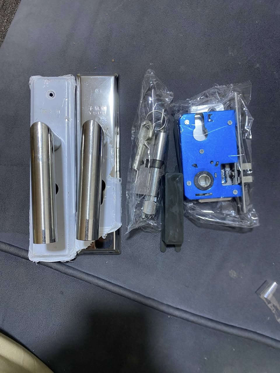 كيلون أبواب 
ثلاث قطع 
جدد بالكارتون 
اعلى سعر ابيع


**إذا كنت صاحب هذا الإعلان وتريد حذفه لأي سبب، رجاءا أرسل رسالة إلى الدعم الفني**