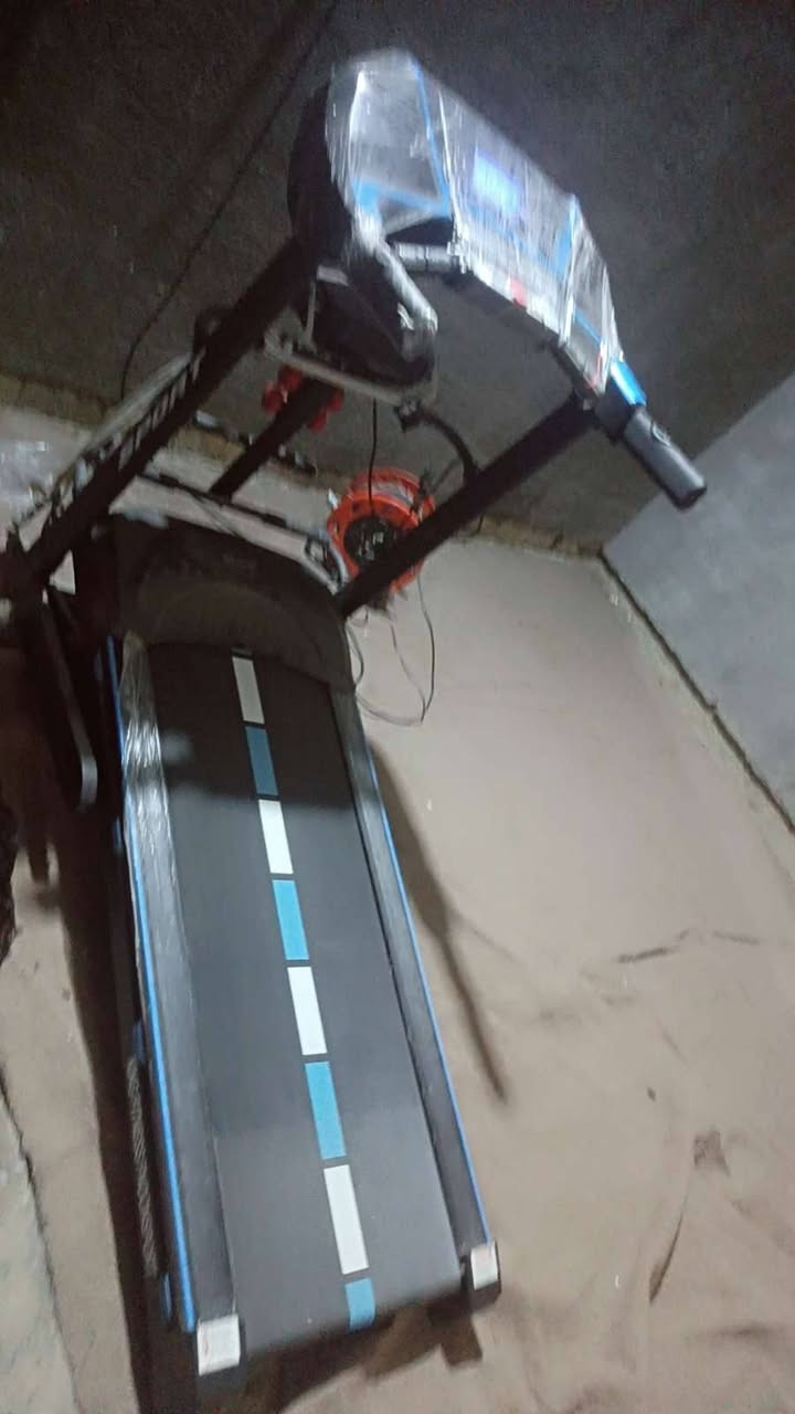 سلام عليكم  هاذا جهاز جري من نوعيت السبورت اصلي ضخم لحجم جايبته ب 7ورقات ابيعه ب6وبي مجال  ***********
