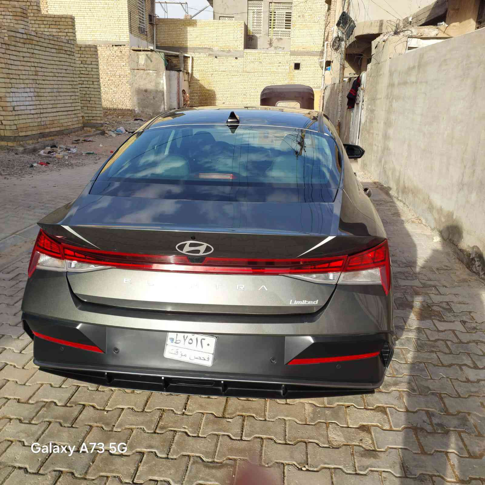 � للبيع – النترا  لمتد 2024 فول مواصفات 🚗
النوع: إلنترا  لمتد
الموديل: 2024
اللون: فيلي 
القير: أوتوماتيك
الوقود:  (بنزين )
المسافة: 10000 ميل 
المنشأ: وارد أمريكي

📌 الوصف:
ضرر بالبنيد تم تبديله،،جاملغ مصلح نفسه  السيارة بحالة ممتازة جدًا ومكيفة (باردة).

✨ المواصفات:

 • بصمة تشغيل ودخول
 • رادارات أمامي / خلفي / جانبي
 • كشنات جلد مع تدفئة وتبريد
 • خزن ميموري للمقاعد
 • شحن وايرلس
 • نظام صوت احترافي
 • تحكمات سكان وسستم متكامل
 • فتحة قمارة
 • إشارات بالمرايات
 •  جنطة ذكية
كامرات محيطية
لد دشبول 
وبعد بيها هواي مواصفات  

📍 الموقع: بغداد – الشعلة 
💰 السعر:163 (قابل للتفاوض)
📞 للتواصل ***********
