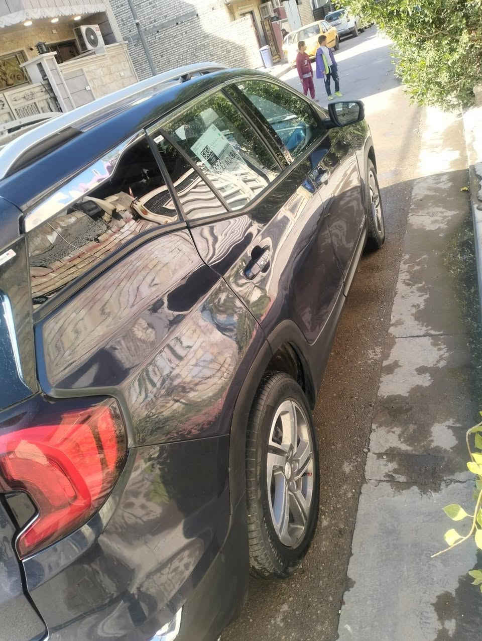 اسلام عليكم جمسي تيران 2019 ورارد أمريكي سياره بيه اربع قطع صبغ سياره فول مواصفات  للا اخير مكينه 2000 تير بو  سياره بغداد بسمي تحويل ثاني يوم 
عنوان بغداد 
للتصال : *********** 
السعر :125
