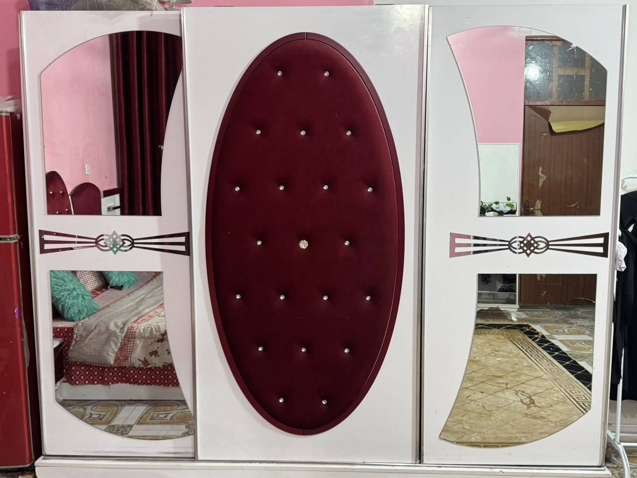 السلام عليكم غرفه تركيه للبيع
السعر ٢٥٠ وبيه مجال 
***********
