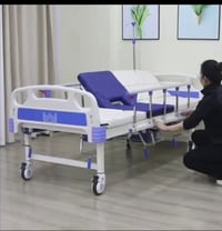 سرير طبي كامل ونضيف اخو جديد قبل سبوعين اخذناه  هوه ودوشك مالته  عربان...