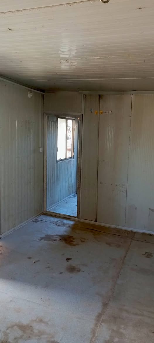 كرفان  بي غرفتين  القياس  8 متر في 4 متر  مستعمل. جاهز مابي نقص  مكان كررلاء  شارع الحافض
السعر مليون وثمنميه   
اي استفسار  اتصل 
‏‪***********‬‏
