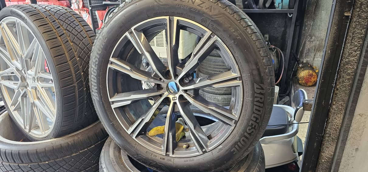 السلام عليكم
تخم ويلات حجم ٢٠ اصليات المانية مستعمله 
تخم تايرات برجستون ٢٧٥ ٤٥ ٢٠ 
BMW X6 
يرهم كل موديلات 2018 الى 2025 
احمد ورمزي شارع فلسطين 
***********
