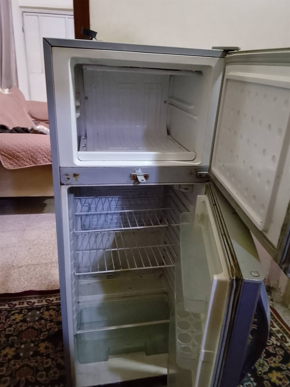 للبيع السعر 100
المكان الدورة 
***********
