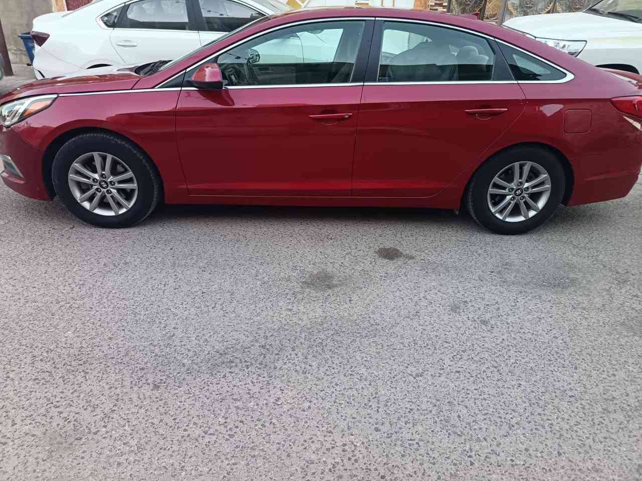 السلام عليكم
للبيع سوناتا 
مديل ١٧ امريكي
ماشيه120حقيقي
السعر 135 وبيها مجال 
سنويه جديده تريد وكاله تريد مداور
السياره كلين دعاميه الاماميه فقط
محرك، كير ،حداديه  شرط نظافه فول سياره جديده 
مكان السياره بالنجف 
رقم ***********
