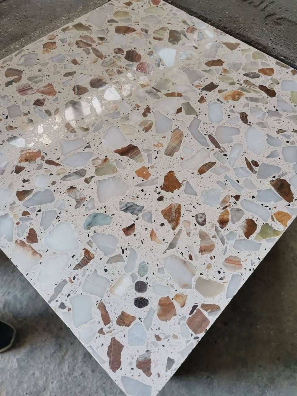 كاشي عراقي وسليمانيه درجه اولى سعره الموزايك قياس٤٠*٤٠ ٧٥٠٠واصل داخل بغداد فقط السعر اسليمانيه ١١٠٠٠واصل داخل بغداد فقط السعر المطعم بل مرمر السعر ١١٥٠٠ واصل داخل بغداد يوجد لدينا  شتايكر السعر٣ونص ابلوك درجة اولى سعر الف ابلوكه 550الف واصل داخل ف القطعه فقط ملون يوجد لدينا مقرنص سعره ٩٠٠٠واصل داخل بغداد يوجد لدينا حجر كيبر زحجر ناعن الناعم سعره الكيس ٧٥٠٠واصل داخل بغداد الحجر الكببر سعر الطن الواحد ٨٠الف يوجد لدينا مواد حداءق  وثيل هندي  واتساب*********** مراسله خاص يا رزاق يا رزاق
