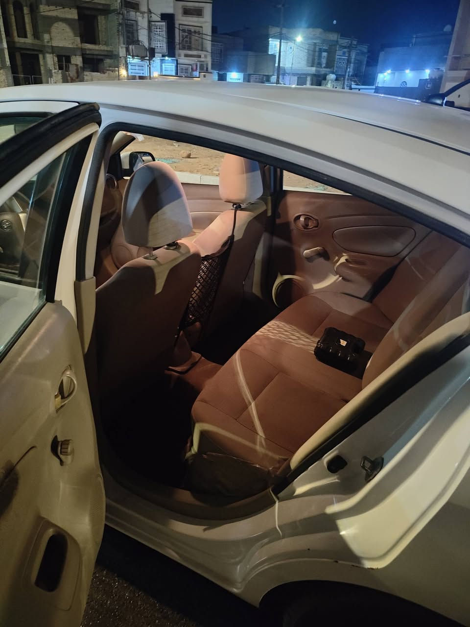 نيسان صني هندي نظيفة جداً موديل 2020 ماشية 96000 فيها تصليح بارد جهة خزان الوقود كما موضع في الصورة.
السعر : 10700 قابل للتفاوض 
المكان : الديوانية
الهاتف : ***********
