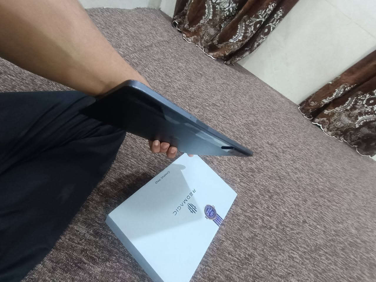 ايباد DMAGIC Nova Gaming Tablet
🖥 الشاشة
حجم تقريبًا 10.9 إنش
دقة عالية 2.8K تقريبًا
معدل تحديث 144Hz (سلس جدًا للألعاب)
🔋 البطارية
حوالي 10,000mAh
شحن سريع قوي (حوالي 80W)
❄️ التبريد
نظام تبريد متطور مع مروحة داخلية (ميزة قوية للألعاب الطويلة).إصدار Android 15)
تخزين: 512GB


**إذا كنت صاحب هذا الإعلان وتريد حذفه لأي سبب، رجاءا أرسل رسالة إلى الدعم الفني**