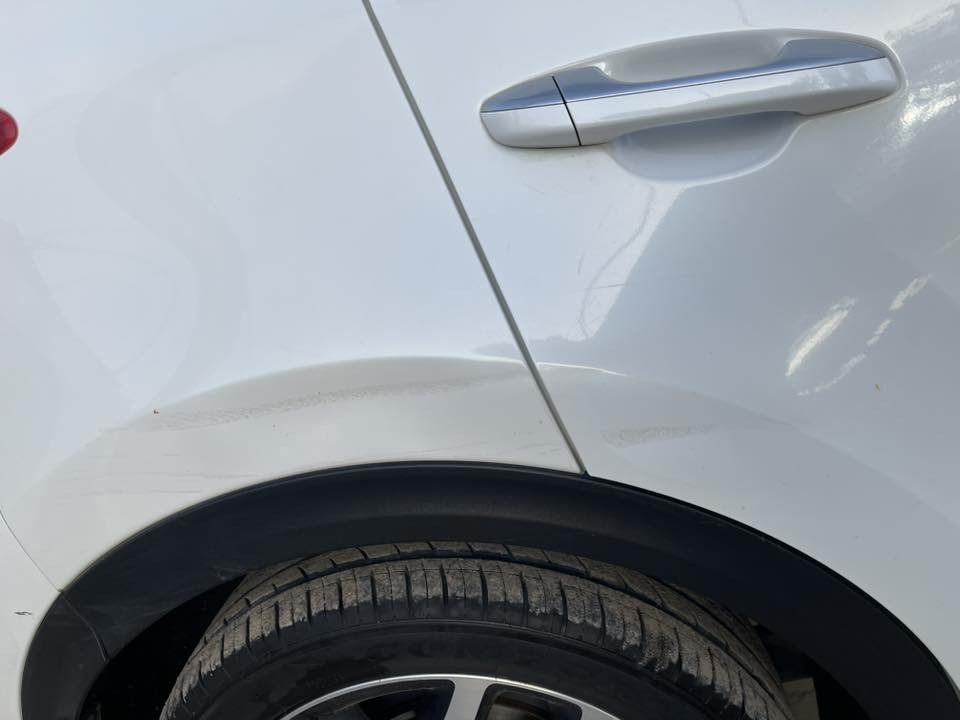 السلام عليكم اسبورتج جيتي لاين اعلى فئه مواصفات معروفه رقم بغداد تحويل ثاني يوم السياره مكفوله كير محرك صبغ عدى هاي الطخات الي بيه السعر 180 ويبه مجال لشراي والسياره واضحه بلصور كلشي مبين بيها  مكاني بغداد حي القادسيه ماشيه 100 ألف  ***********
