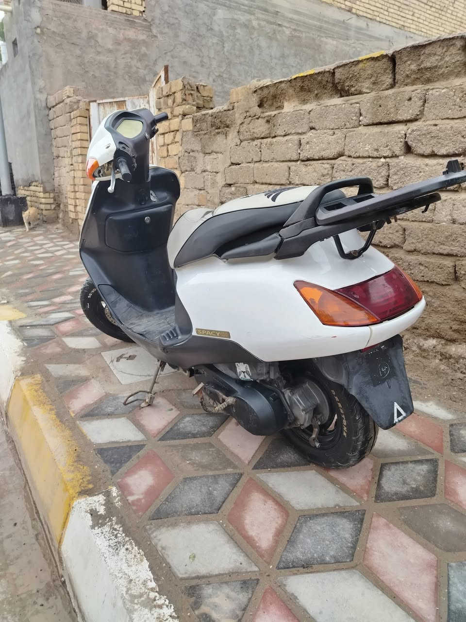 السلام عليكم دراجه سبيسي ياباني محركها خير من الله من مشي و نعومه شغاله سلف هندر لايت اشاير جاهزه رايدها اب ٦٠٠ و بيها مجال حك جيه مكاني كوت حي الجهاد وهذا رقمي ***********
