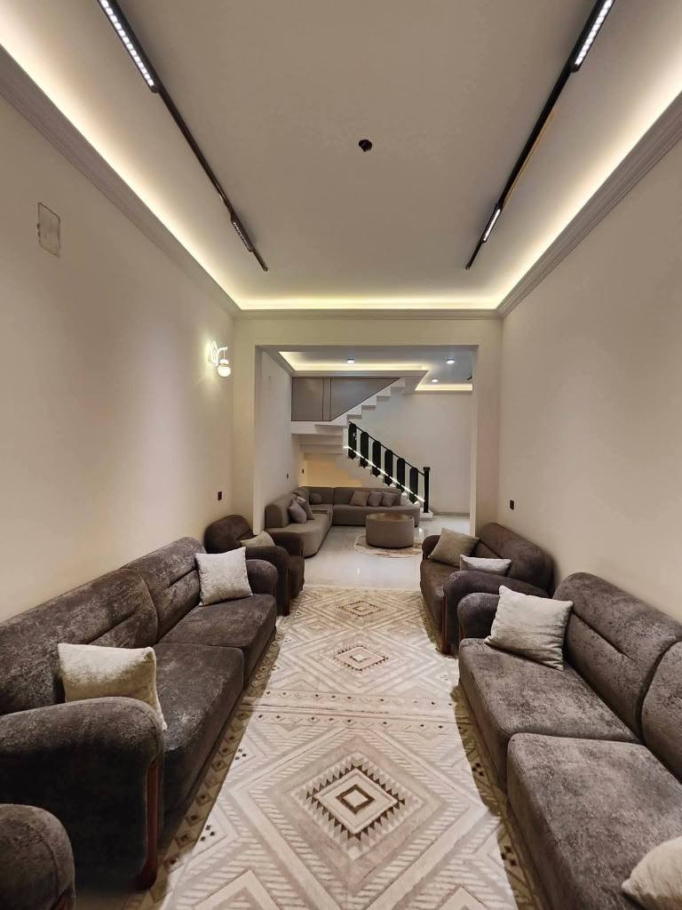 بيت للبيع في كربلاء شارع السيدة زينب ع قرب فندق البارون جار العباس 
 قريب للامام الحسين ع مساحة118متر. مع الاثاث      البيت بناء جديد بعده مامسكون  
طابقين 4 غرف نوم 3صحيات واستقبال وصاله ومطبخ 
كافة الخدمات تبليط عرض الشارع 10متر ماء مجاري كهرباء
شغل البيت درجة اولى البناء طابوك جمهورية كونكريت مسلح صب مركزي
ارضيه الطابق الأول بورسلين والطابق الثاني بورسلين 
ابواب الداخلية  تغليف تركي 
حداديه 2ملم وBVCمقطع تركي تفصال 
التاسيس الماء خلاطات دفن ماركت افياء طرادات دفن 
صبغ الواجهه بتك التركي 
ديكورات مغربي منظومه كامرات طابو زراعي قرار محكمة سند 25 الاستفسار اتصل واتساب  *********** *********** *********** كربلاء, العراق
