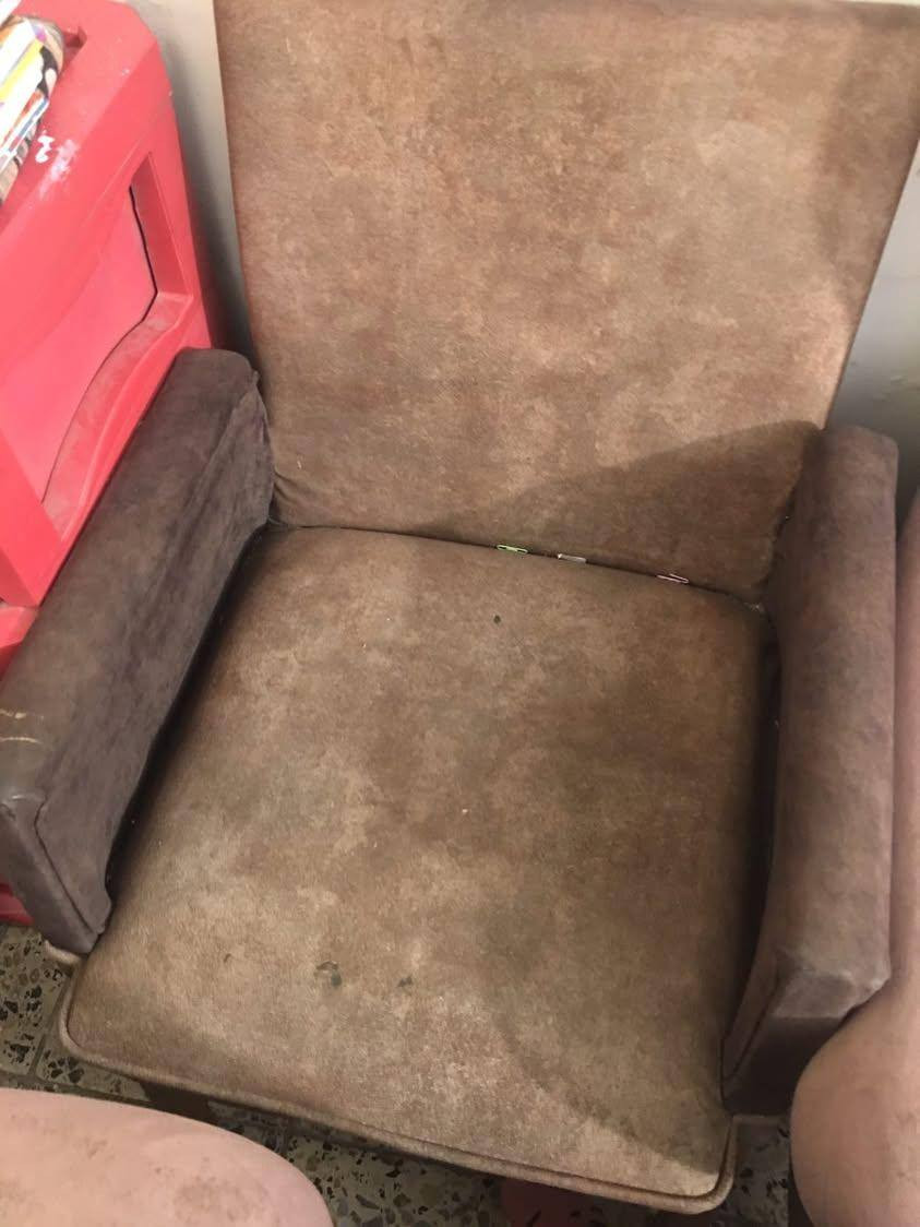 صوبة زيتية للبيع ب ٤٥ الف 
كراسي ٤ ب ٤٠ الف وبيهم مجال
٣ كراسي ابيض عظم عاج ٣٠ الف 
وبيهم مجال  بغداد


**إذا كنت صاحب هذا الإعلان وتريد حذفه لأي سبب، رجاءا أرسل رسالة إلى الدعم الفني**