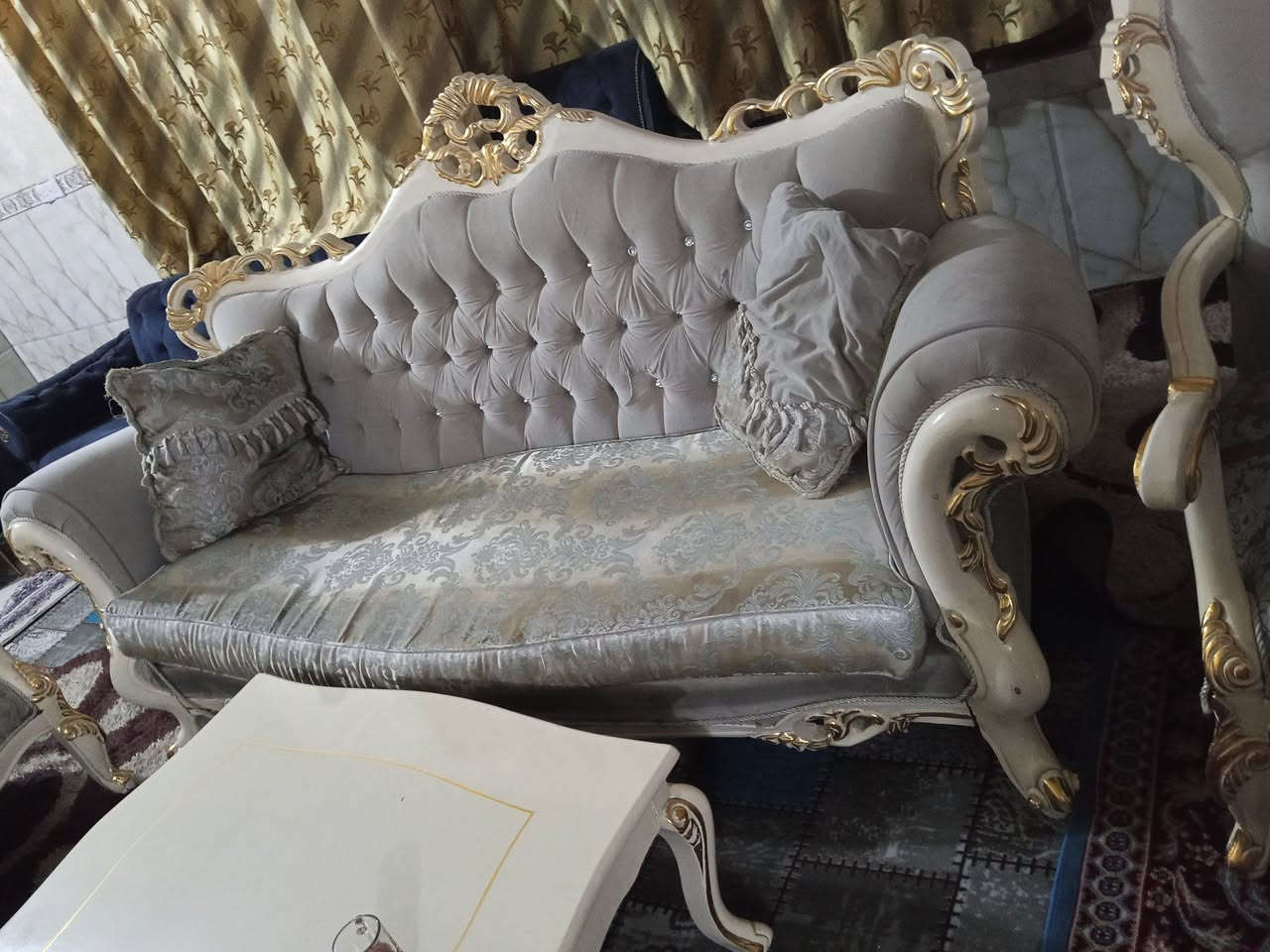 تخم ملكي 9 مقاعد مع طبله وسطيه نضيف جدا مكاني بغداد ***********
