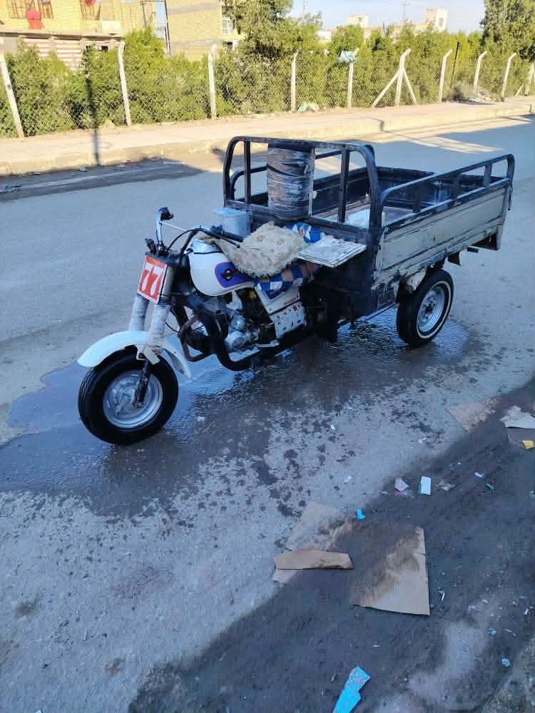 سلام عليكم البيع موديل 15  أوراق مكينه ما مفتوحه توني شادها ثاني تبديله دهن شاصي نضيف تواير ابو خطه توني شاهدهن شفت بنزات بوكس كير ضفيره كله جديد ما مخلي قطعه بيها ما مبدلها كهربائيات شغاله السعر واحد 450  مستعجل ع بيعه كلش مكاني ناصريه مركز ***********
