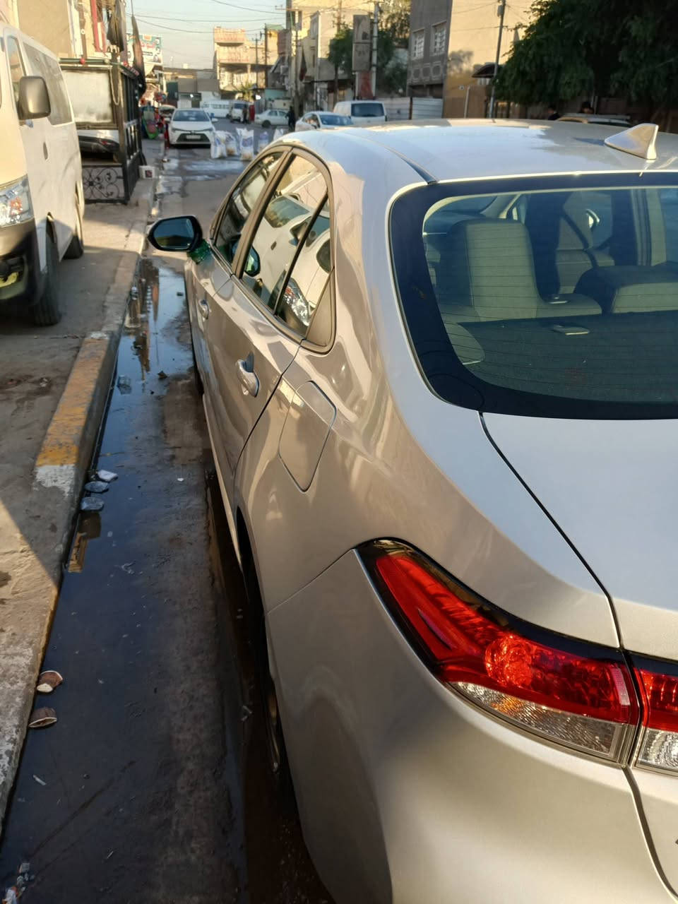 السلام عليكم سياره كورله وارد امريكي حدثه جاملغ وبنيد  الحادث موضح بل صوره عنوان السياره بغداد الجديده رقم الهاتف ***********
