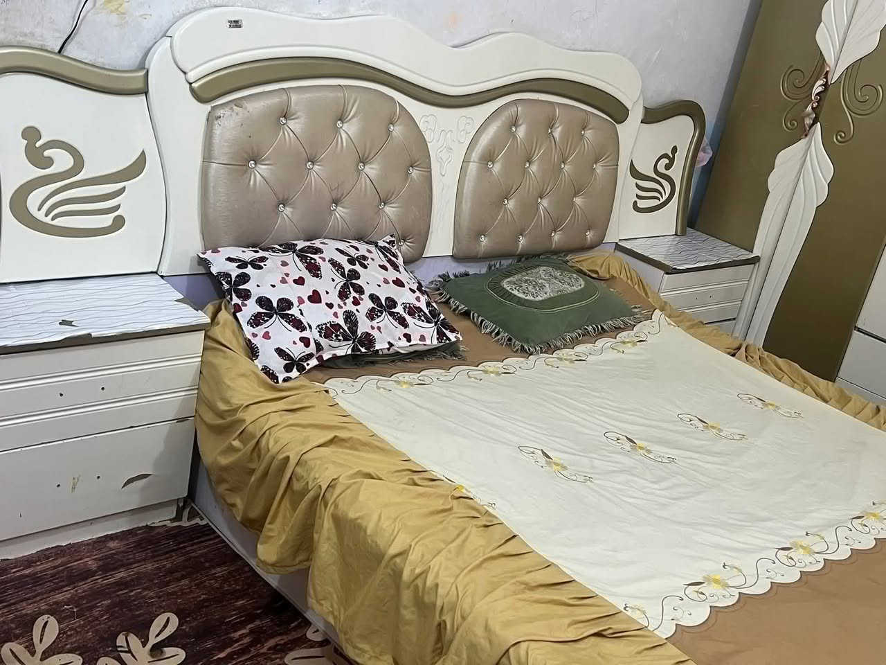 غرفه تركي نقصه يدات فقط فتحته قبل يومين مفتوحه يعني بس تاخذه اشده الصور اخذتهن قبل لا افتحه مكاني ديوانيه طريق السنيه قرب معمل الالبان السعر 250 قفل لان متوازي وريد ابيعه الشراي يتصل ***********
