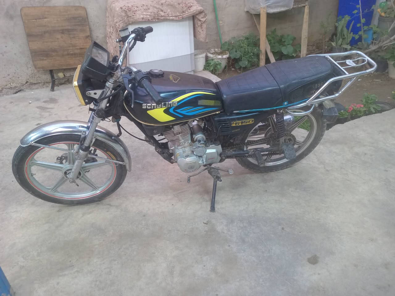 سلام وعليكم موديل ٢٠٢٣ سلف وهندر 5كير أوراق بس مكاتبه مكان بسمايه السعر ٣٧٥ قفلهه إذه مراوس عادي ***********
