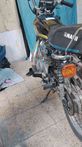 السلام عليكم دراجة ايراني للبيع رقم وسنوية بسمي جاهزه مجهزة ماذب عليها ربع. مكاني. بصرة كزيزه. سعر 1400وبيها مجال للشراي ***********
