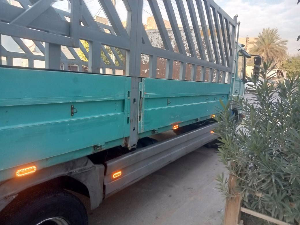 اتيكو موديل 2000 شمعه بلاديه تدفئه تبريد قطرة صبغ مابيها تخم تاير سته برغي
 طنيه 3800 اجول بيها بأي وكت بغداد بل شورجه باسمي تحويل ثاني يوم صدر جديد خلفي امامي محرك بلادي وبيها مجال لطيبين 
***********
*********** بغداد, العراق
