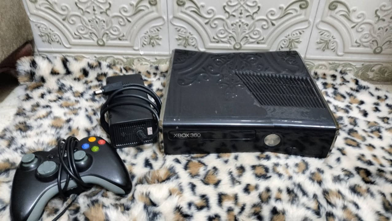 السلام عليكم بلي اكس بوكس 360 البيع بلي ما  مفتوح  معا استيرن والاثنين يدات السعر 150وبي مجال الرقم *********** وتساب
