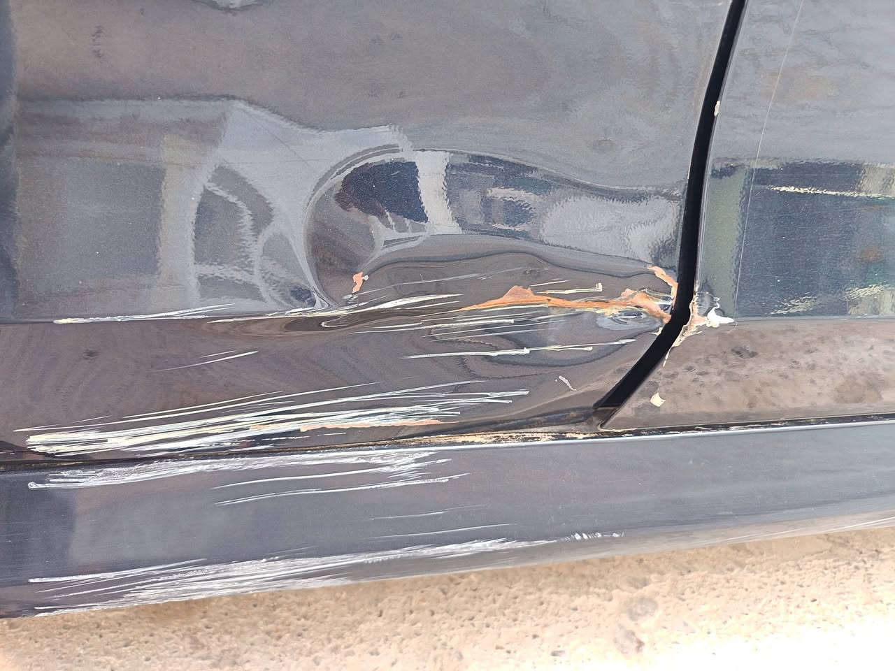تحيه طيبه للجميع
للبيع كيا كي 5   2023 خليجي كويتي 
مرقم معوقين مثنى وكآله عامه من المالك بسم المشتري السياره مكفوله فقط بيه طخه بالباب الخلفي موضحه بالصوره 
محرك 2000 دوش
نص فول 
المسافه المقطوعه 50الف
السعر 168$ وبيهه مجال بسيط
للاستفسار الاتصال او مراسله واتساب
***********
المثنى قضاء الرميثه
