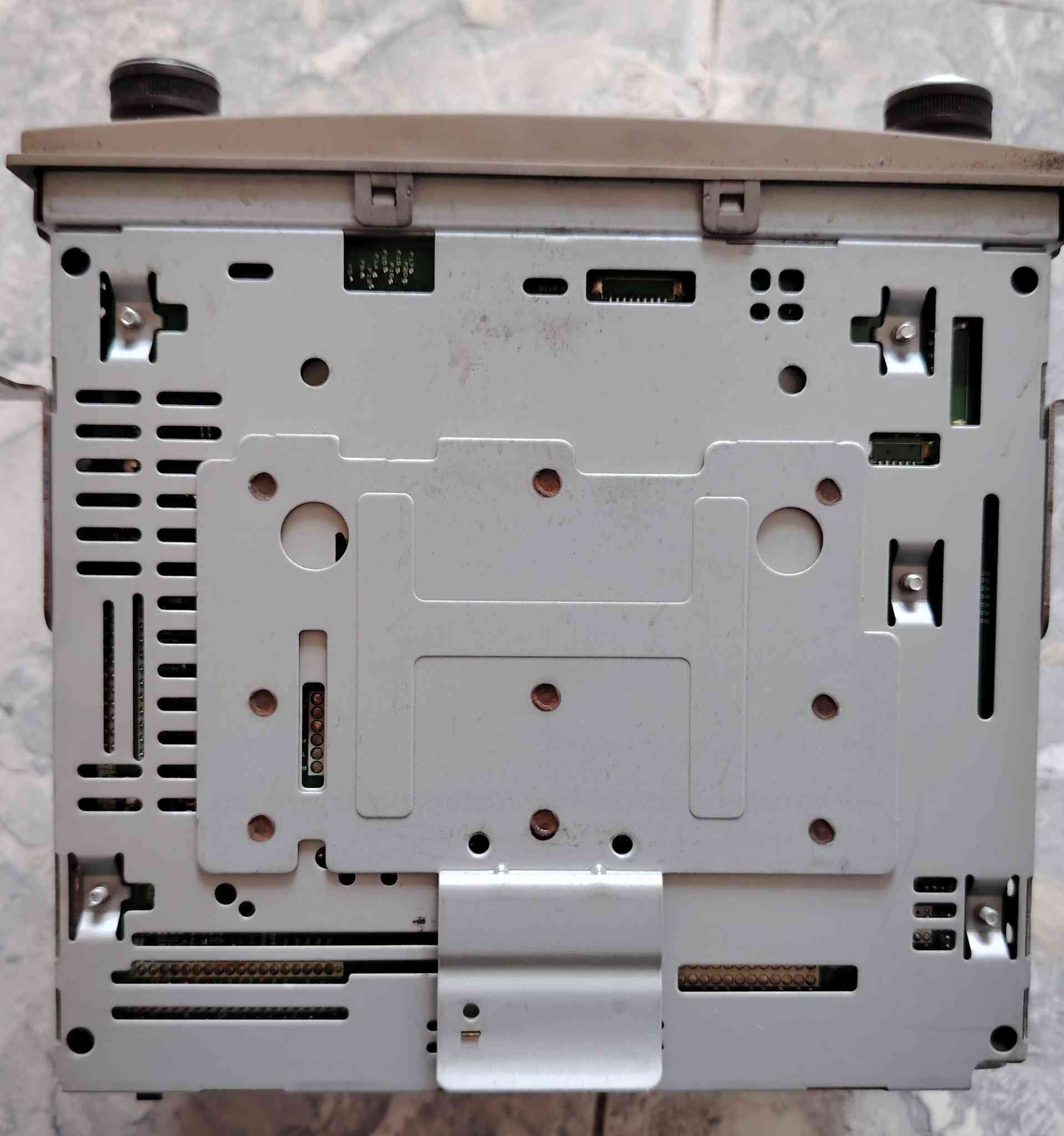 #للبيع 
مسجلات جديده 
واحد مديل 2012 اكسنت 
واحد مديل 2012 كيا ريو 
موصل حي السماح 
الرقم 
***********
***********
