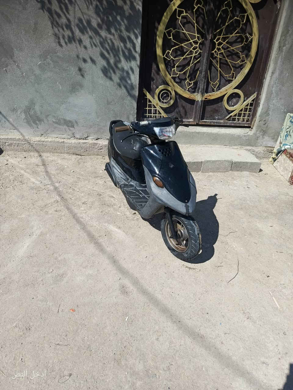 اسلام عليكم اخوان هاي دراجه تسع زروف سرعته ميه مكينه ما مفتوحه كهرباياته كله شغاله وسعر 200الف مكان بصره كرمت علي ***********
