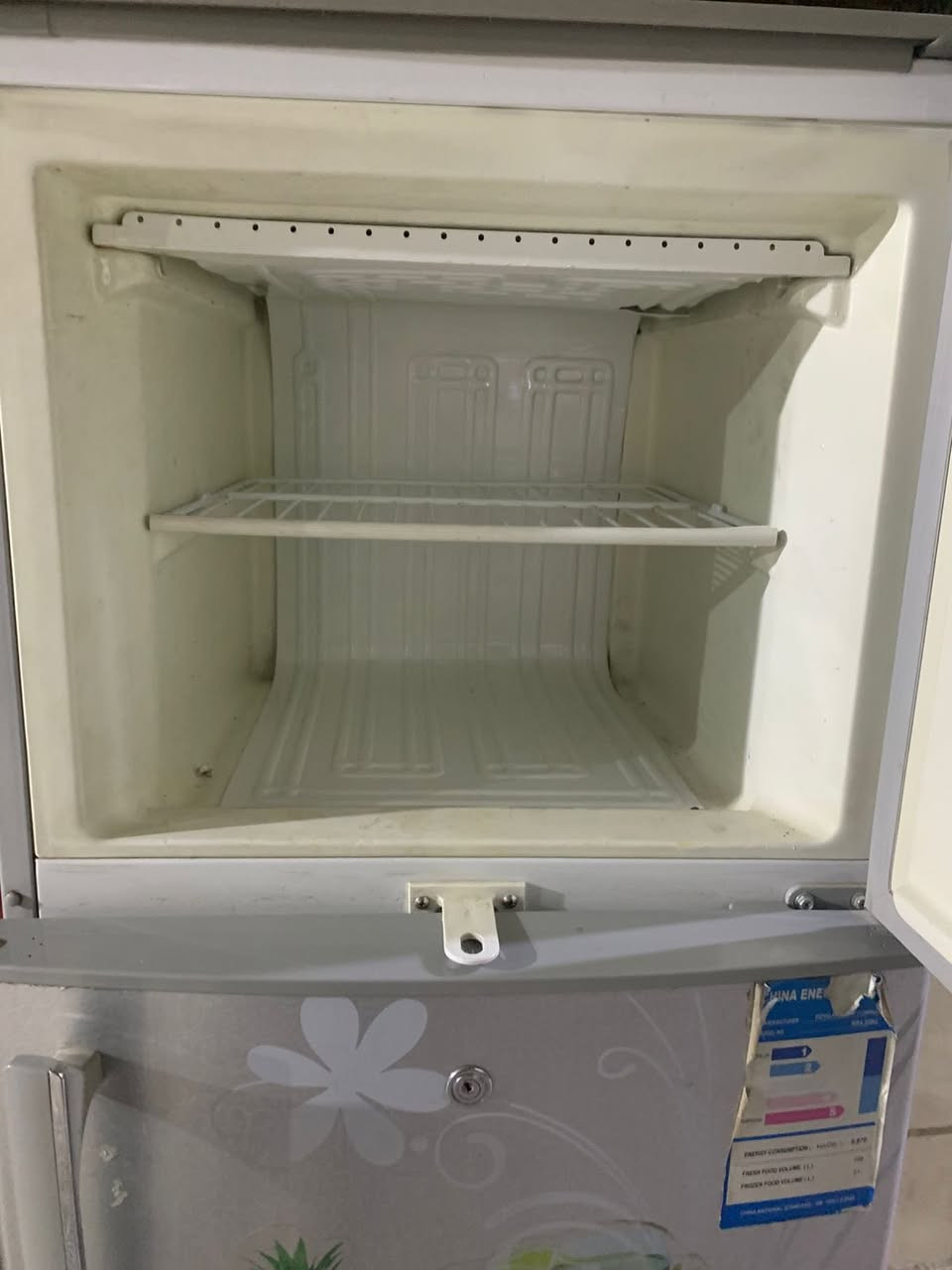 ثلاجه لبيع خير من الله جهازه نضافه ‎%‎95مكاني بغداد لعبيدي سعر 165رقم ***********
