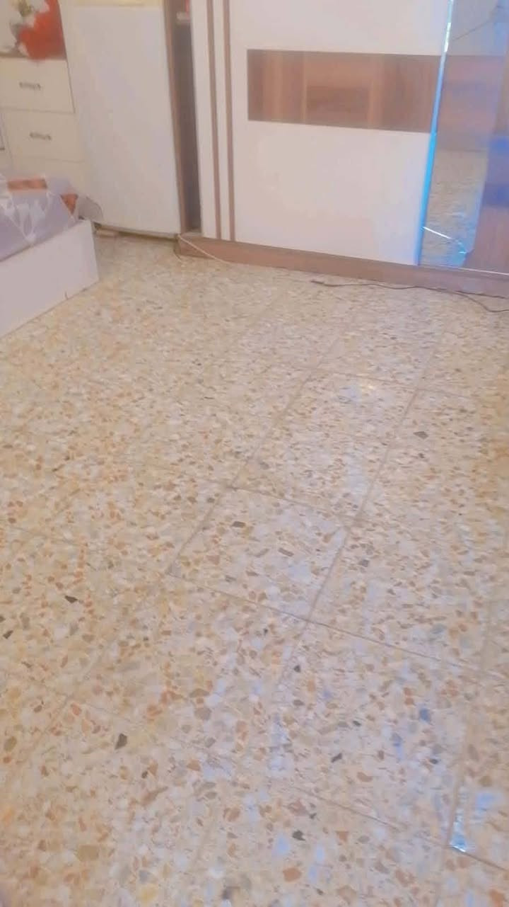 للبيع بيت 200 متر سعره 45 بي مجال بسيط جدا  بلديه معامله بي البيت باركود مطلع للبيت   و شغلته رسميه مكان البيت حي ميلاد حولي شارع 30 سوك بنهايه سوك مركز صحي بشارع الي مقابيل فرع مركز اول فرع ع يمين   بي ٣ غرف  كبار  صاله كبيره حمام تواليت داخلي خارجي كراج سياره مع مكان حديقه جاهز كاشي سيرامك مجاري للشارع شارع واصله تبليط مكان بيت كلش مرتب  للاستفسارعلى خاص


**إذا كنت صاحب هذا الإعلان وتريد حذفه لأي سبب، رجاءا أرسل رسالة إلى الدعم الفني**