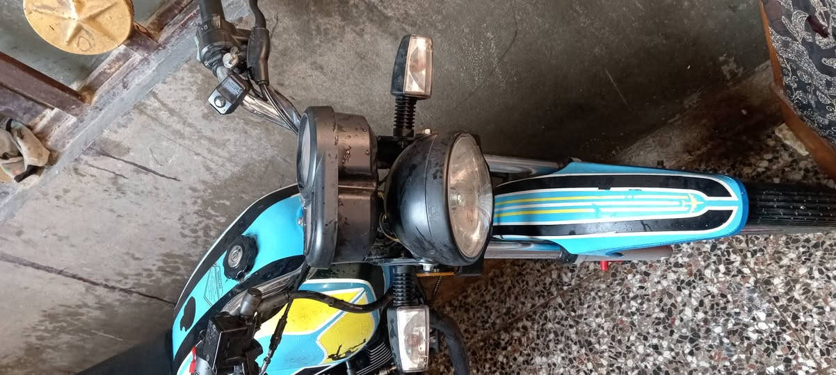 دراجه شانق للبيع مكان حي نضال كربلاء السعر 700 وبي مجال***********
