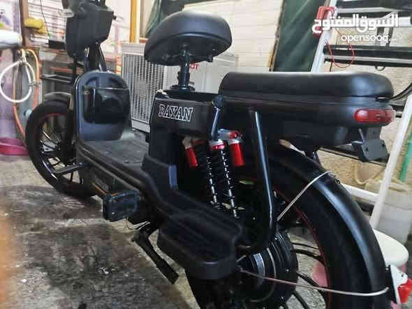 عندي دارجة ريان  حجم عشرين بس بريك امامي خربان والتاير الورة طاك 16 امبير بطاريات ما صارلي هواي من شديتهن اربع نمر والدوسة الورة وحدة ضايعة دراجة تستاهل اكثر لان كلششي ما بيهة اضمنهة من كلشي بطاريات ملف عقل كلهن شغلات  والي يكلي 150 ترى ما باعيلك. بس جسد ترى بطاريات كلشي ما بيهن امشي بيهن 30كيلو وما بيهن شي وعقل و ملف وكلشي شغال الرقم ***********السعر ٢٥٠ الف مع شاحنة
