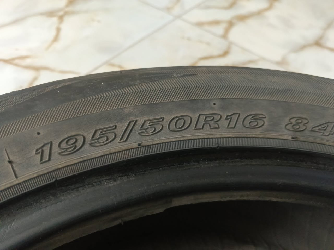 من رخصه الادمن اخوان تخم تايرات مستعمل اكسنت  ١٦عله٥٠عله ١٩٥نضيفات مكانهه بغداد حي العامل شارع السكلات ***********   ٧٥الف
