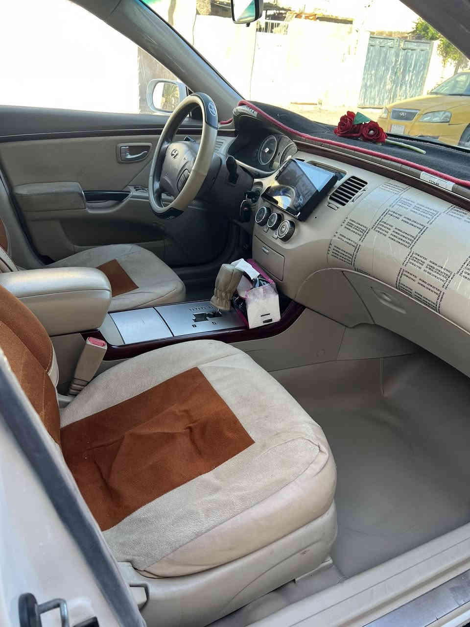 سلام عليكم ازيرا موديل 2008 خليجي محرك 2700 المرغوب فتحت سقف مري كهرباء
محرك وكير خير من الله مثبت سرعه  تخم تايرات جديد تدفئه تبريد كله شغال سياره مناقصها شي
بأسمي سنويه لل 2029 سعرها 120 وبيها مجال شي قليل عنواني بغداد حي العامل ***********
ملاحظه السياره بيها بارد بالبدي صبغ فقط دعاميه الاماميه بس
