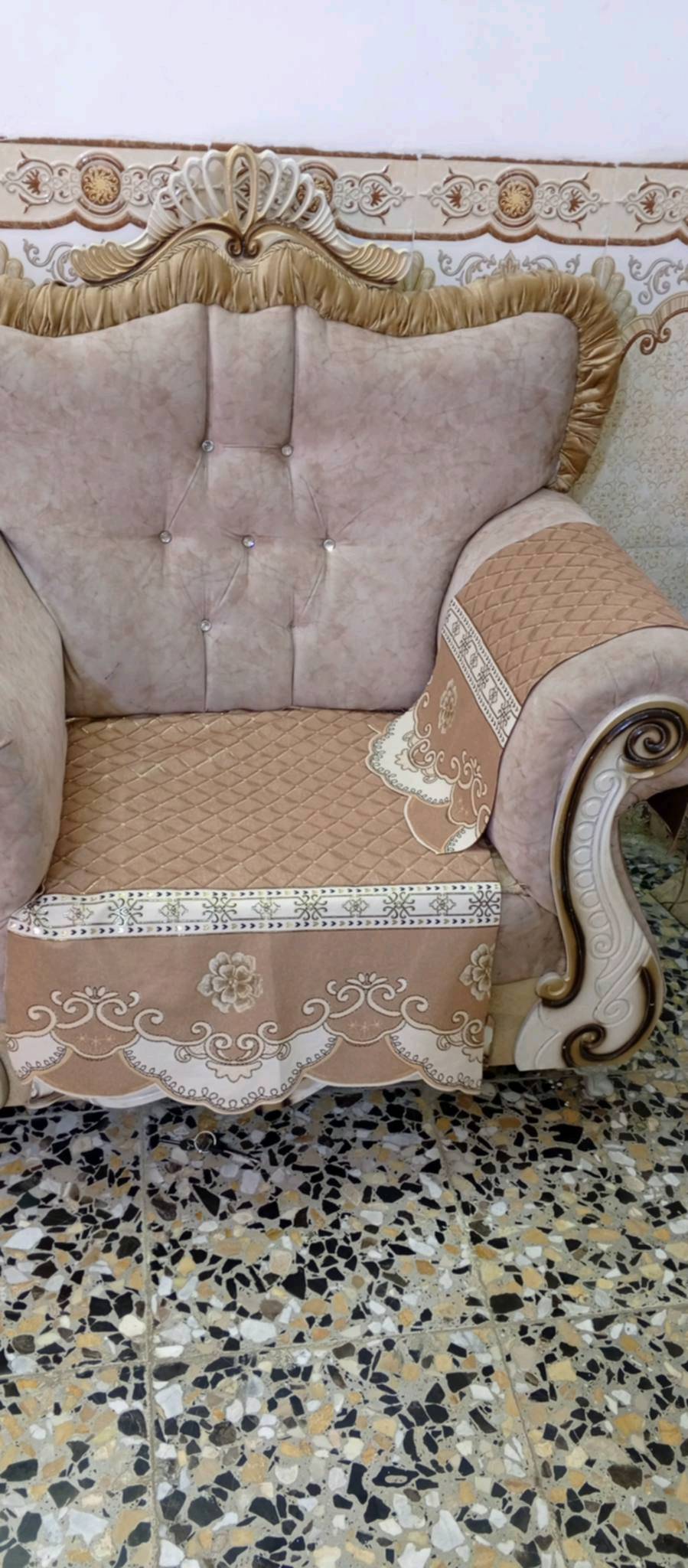 السلام عليكم
تخم قنفات بي ضرر بسيط بس يده وحده تكمه 10 مقاعد 
سعر 175وبيه مجال
مكان بغداد الشعله