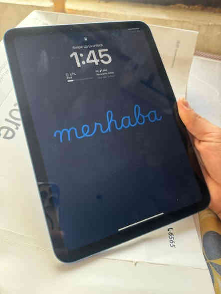 ‎الآيباد10
2024
ذاكرة 64
نظيف جدا مع  درح حماية و كييبورد Magic Keyboard من ماركة  WiWU
مع قلم ايباد 
السعر400
لتواصل واتس اب 
***********
