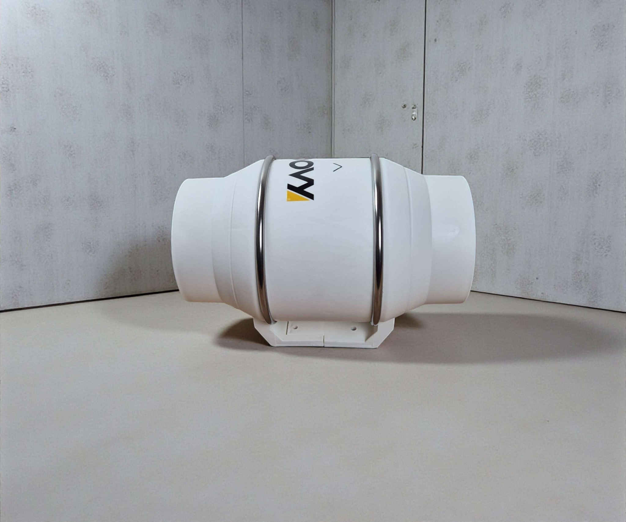 ساحبة هواء صاوخية 6 إنج ماركة دوفي (DOVI)

الاستخدامات

سحب وطرد الهواء من المطابخ، الحمّامات، والمخازن.

تقليل الروائح الكريهة والرطوبة داخل الأماكن المغلقة.

تحسين التهوية في الورش، غرف التخزين، وغرف المعدات.

مناسبة للاستخدام المنزلي والتجاري الخفيف.

يمكن تركيبها ضمن مجاري هواء (Duct) بقطر 6 إنج.

المميزات

قطر 6 إنج (حوالي 150 مم) لتدفق هواء فعّال.

تصميم صاوخي (Diagonal Duct Fan) يمنح قوة شفط عالية مع ضجيج منخفض.

محرك كهربائي موفر للطاقة مع أداء مستقر.

تشغيل هادئ مناسب للأماكن المغلقة.

جسم متين مصنوع من البلاستيك المقوّى المقاوم للاستخدام المستمر.

سهولة التركيب داخل أنابيب التهوية أو على الجدران.

جهد التشغيل: 220 فولت – 50 هرتز.

طول سلك الكهرباء: 45 سم.

بلد المنشأ: الصين.

محتويات الصندوق

ساحبة هواء صاوخية 6 إنج ماركة دوفي.

مسامير تثبيت مع رول بلاستيك للتركيب.

دليل استخدام وتركيب.

الملاحظات

مخصصة للاستخدام الداخلي فقط.

يُفضّل التركيب بواسطة فني لضمان أفضل أداء وثبات.

تأكد من توافق قطر مجرى الهواء (6 إنج) قبل التركيب.

أبعاد الغلاف: 32 × 24 × 23 سم.

لا تحتوي على مفتاح تشغيل، تعمل مباشرة عند توصيل الكهرباء.
توصيل جميع المحافظات مجاني 
للحجز عن طريق واتساب 
***********
***********
