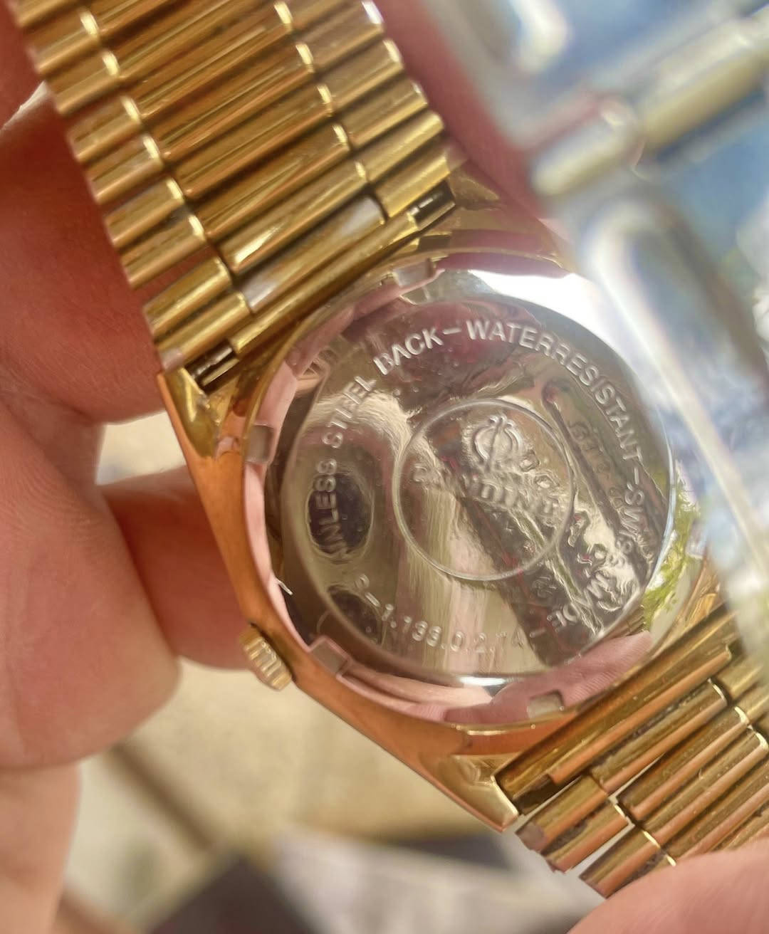 ساعة كاندينو (candino) 2000 صناعه سويسرية اوتماتيك 
الهيكل والسوار طلاء ذهب ثابت
(Cold  blated)
نافذه لعرض التاريخ اليومي والشهري 
ويرمز السيفين والنخلة كشعار إلى المملكة العربيه السعودية
القطر 34-38 ملم
وقت مضبوط جداً جداً
السعر 200 ألف 
للمهتم خاص ***********
المكان كركوك يوجد توصيل
