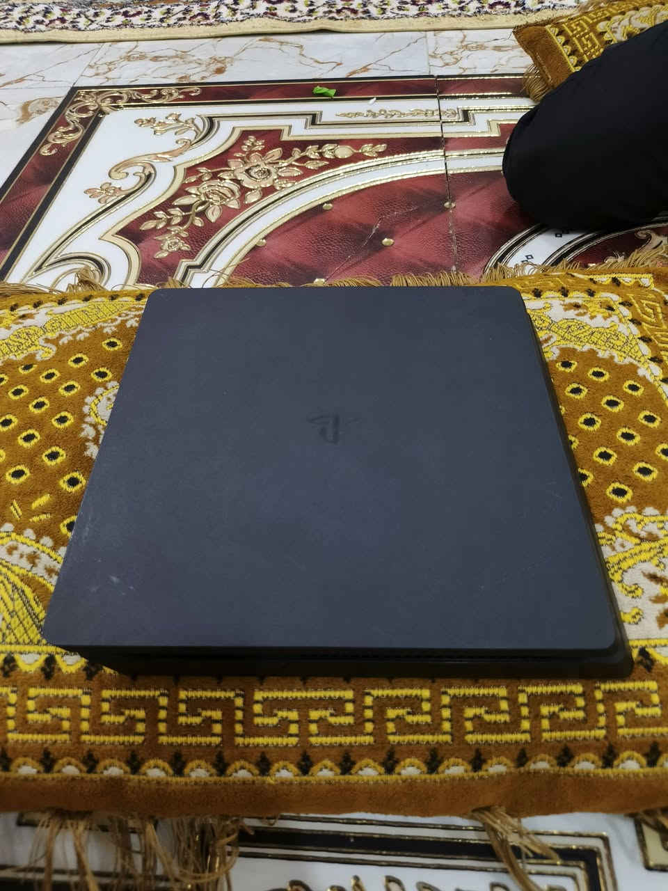 سلام عليكم بلي فور مهكر سلم نضام 11 جهاز لوك ستيكر ما مفتوح + 2 جوستك تجاري وملحقات كامله للاستفسار اكثر ***********
