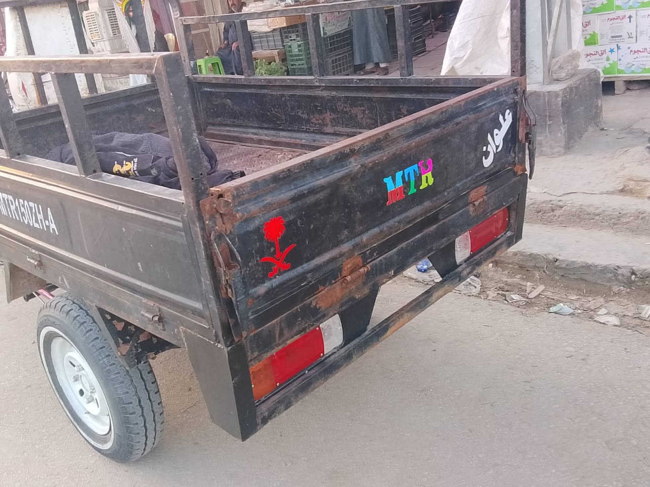 عمي سلام عليكم شباب ستوته موديل 2012 رقم او سنويه بدون راعي الستوته كل جديد الركبه صوبن لحيم بيه الشراي بي خير ودلل او هاذه رقمي مكاني مشخاب  ***********
