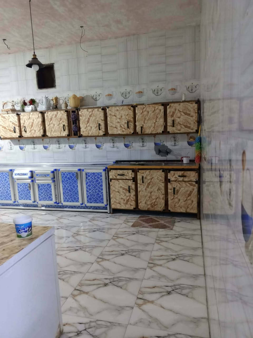 يوجد بيت حديث للبيع
العنوان البوعلوان قرب ملعب الكرار
بيت مساحه 900 متر واكثر 
بناء 250 
سنه بناء 2028 بيت فقط ناقصه بورك 
غرفتين مطبخ هول مجمع صحيات حديقه داير مداير بيت 
*********** السعر 58 وبي مجال
